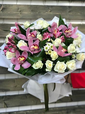 Букет цветов из: Розы и Хризантемы в Лобаново
