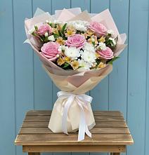 Букет цветов из:  Гвоздики, Орхидеи и Розы в Лобаново