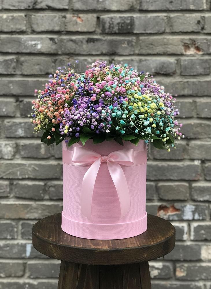 Цветочная композиция из Гипсофила и Розы в шляпной коробке в Лобаново