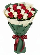 Букет Микс из красных и белых роз в Лобаново