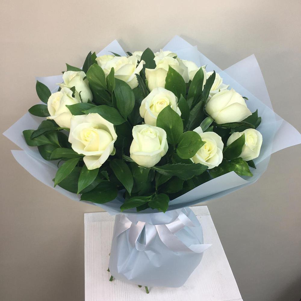 Букет 15 Белых роз Проуд в Лобаново