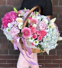 Композиция солнечный день в Лобаново Цветочная композиция из Розы, Хризантемы, Пионы и Лизиантусы в корзине в Лобаново