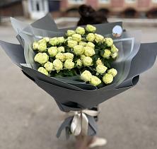Букет Белые кустовые розы Солинеро в Лобаново