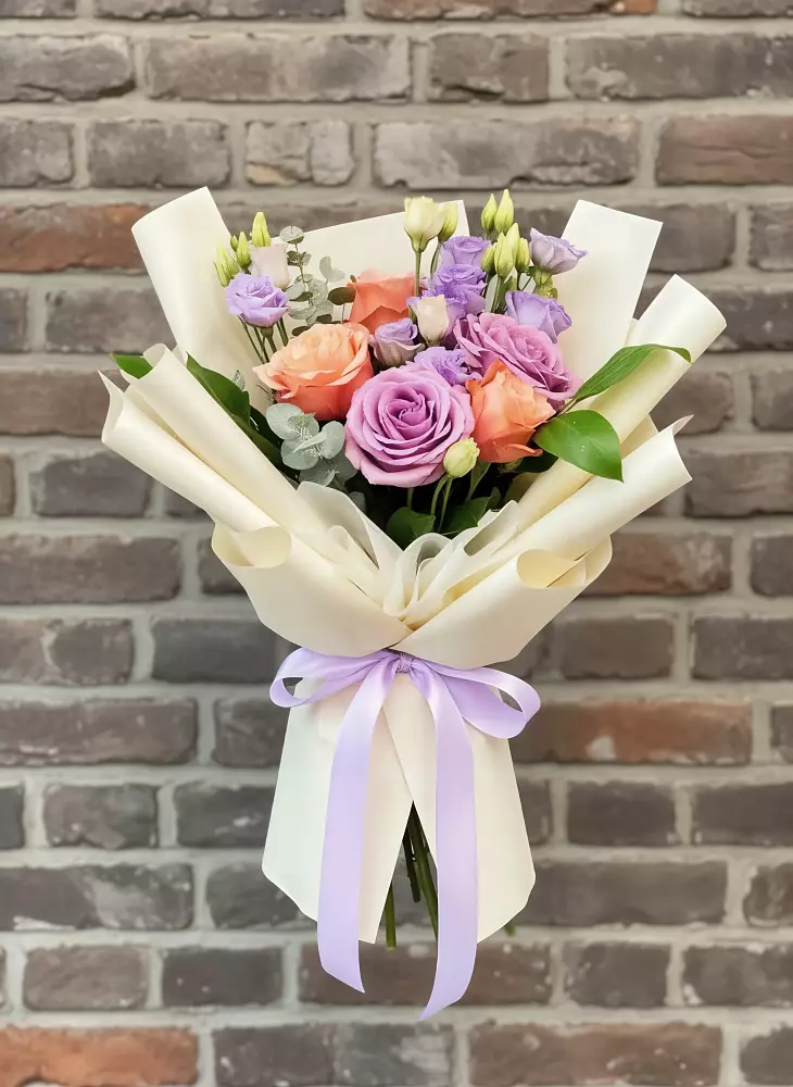 Букет цветов из: Лизиантусы и Розы в Лобаново