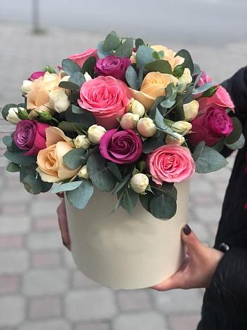 Цветочная композиция из Розы в шляпной коробке в Лобаново