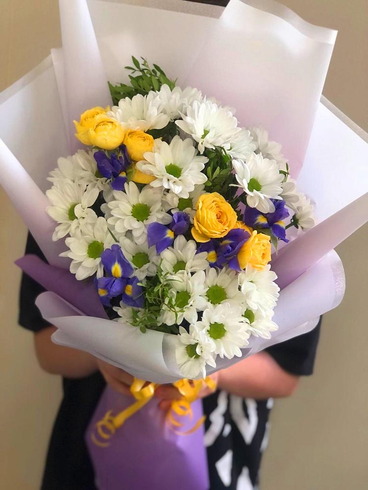 Букет цветов из: Ирисы, Хризантемы и Розы в Лобаново