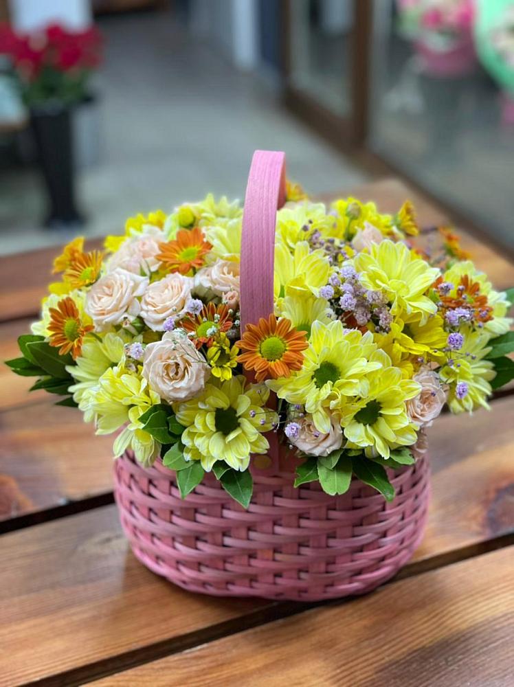 Цветочная композиция из Хризантемы и Розы в корзине в Лобаново