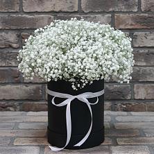 Цветочная композиция из Гипсофила в шляпной коробке в Лобаново
