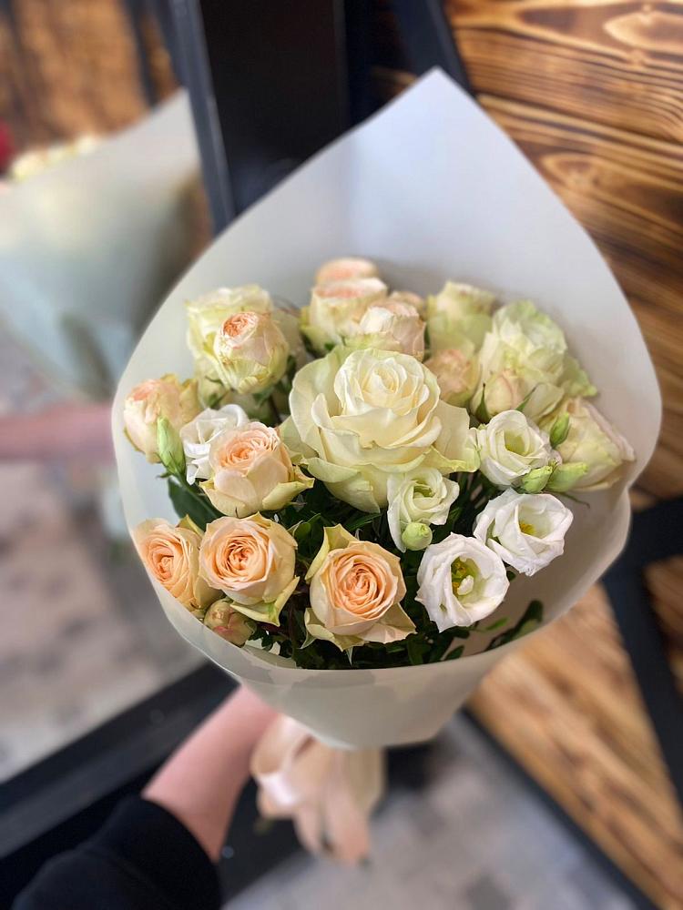 Букет цветов из: Розы и Лизиантусы в Лобаново